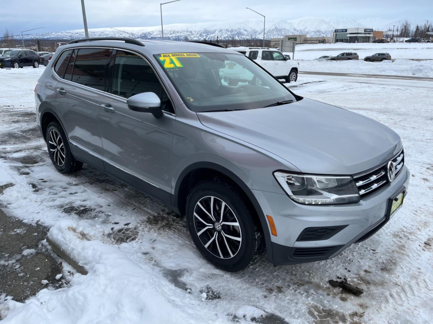 2021 Silver Volkswagen Tiguan SE 4Motion AWD (3VV2B7AXXMM) with an 2.0L L4 DOHC 16V TURBO engine, 8A transmission, located at 1960 Industrial Drive, Wasilla, 99654, (907) 274-2277, 61.573475, -149.400146 - Photo#6